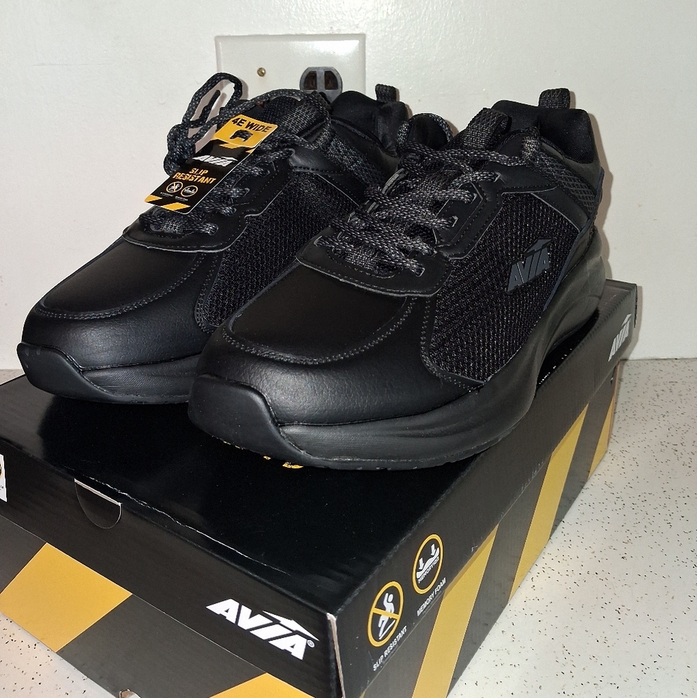 SIZE 9- AVIA , AVI CANYON SR , 4E WIDE , NONSLIP SHOES. NEW. - Picture 2 of 7